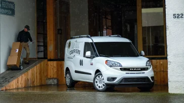 Фото до матеріалу: Оновлений електрокросовер Jeep Avenger показали на перших фото