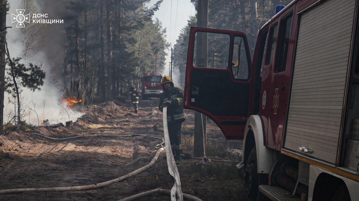 Фото до матеріалу: Зеленський: Росія не зупинила нападів, хоча Путін оголосив перемир'я