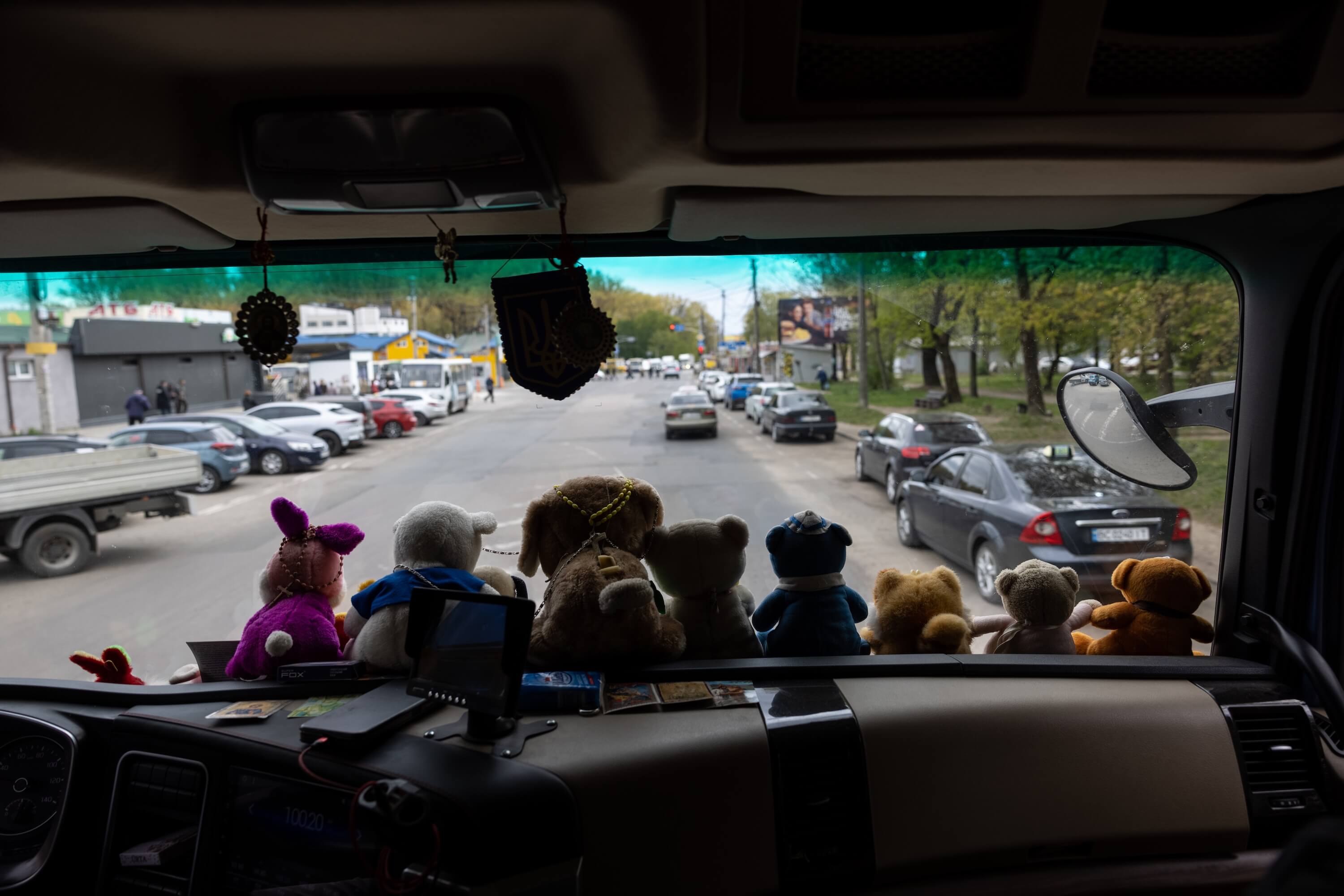 Фото до матеріалу: Водій сміттєвоза з Дрогобича прикрашає машину іграшками: історія віри та людяності