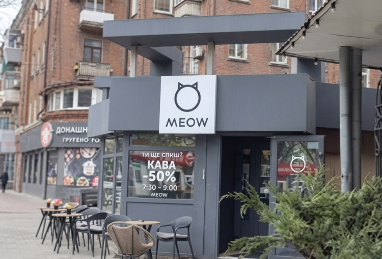 Фото до матеріалу: Ветеран Роман Крижній відкрив кав'ярню MEOW у центрі Кам'янського: історія успіху гранту «Власна справа»