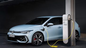 Фото до матеріалу: Tesla впроваджує віртуальні черги на зарядках Supercharger