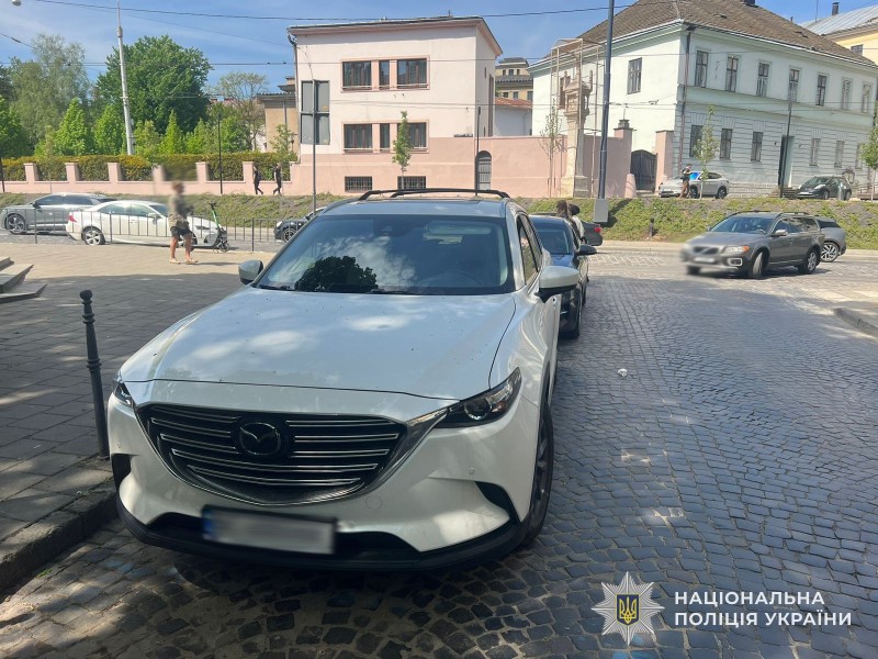 Фото до матеріалу: У Львові автомобіль Mazda CX-9 наїхав на жінку: жінка потрапила до лікарні