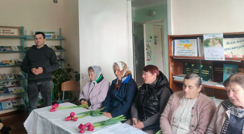 Фото до матеріалу: Матері загиблих захисників вшанували пам'ять у Головницькій бібліотеці
