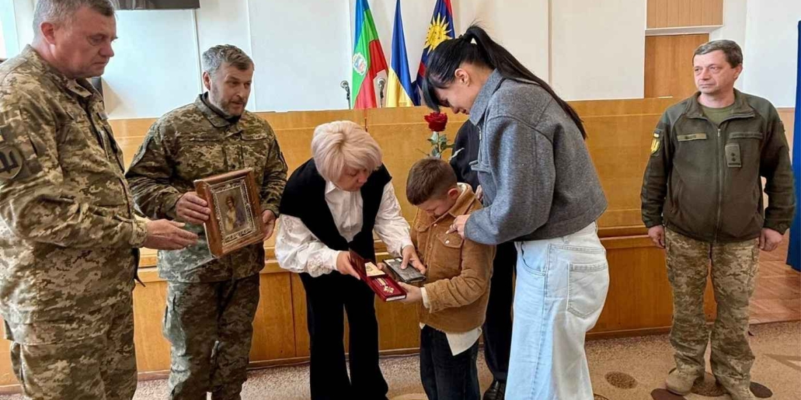 Фото до матеріалу: Посмертно нагороджений Богдан Баранюк: Гайсинщина вшанувала героя