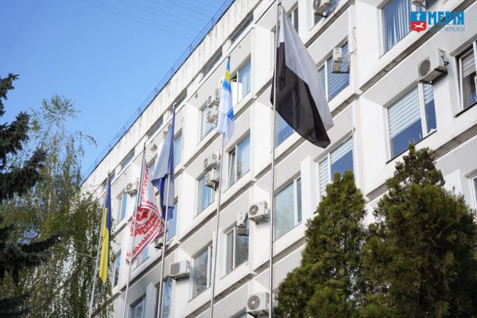 Фото до матеріалу: У Черкасах урочисто підняли прапор Військово-Морських сил України