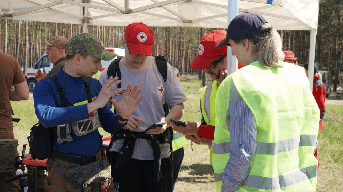 Фото до матеріалу: Волонтери SARVA: як кінологи та собаки рятували життя зниклим у лісах та завалах