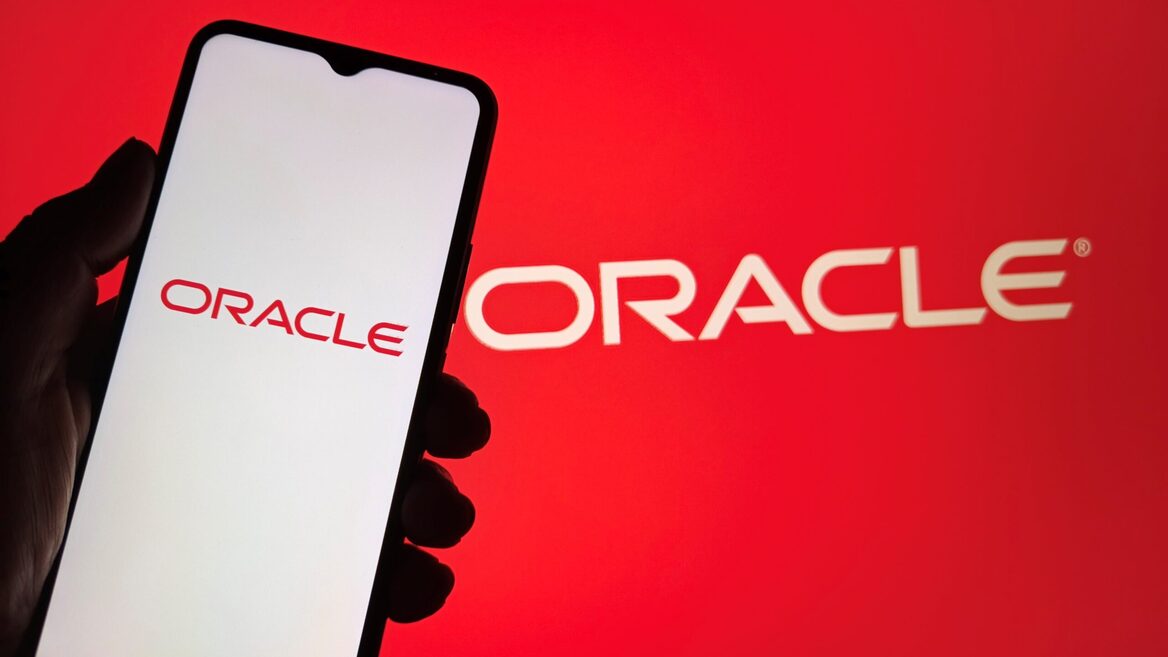 Фото до матеріалу: Oracle звільнила майже 30 тисяч працівників, навчивши їх ШІ
