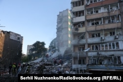 Фото до матеріалу: Київ: День жалоби. Російський удар завдав серйозні збитки житловим будинкам