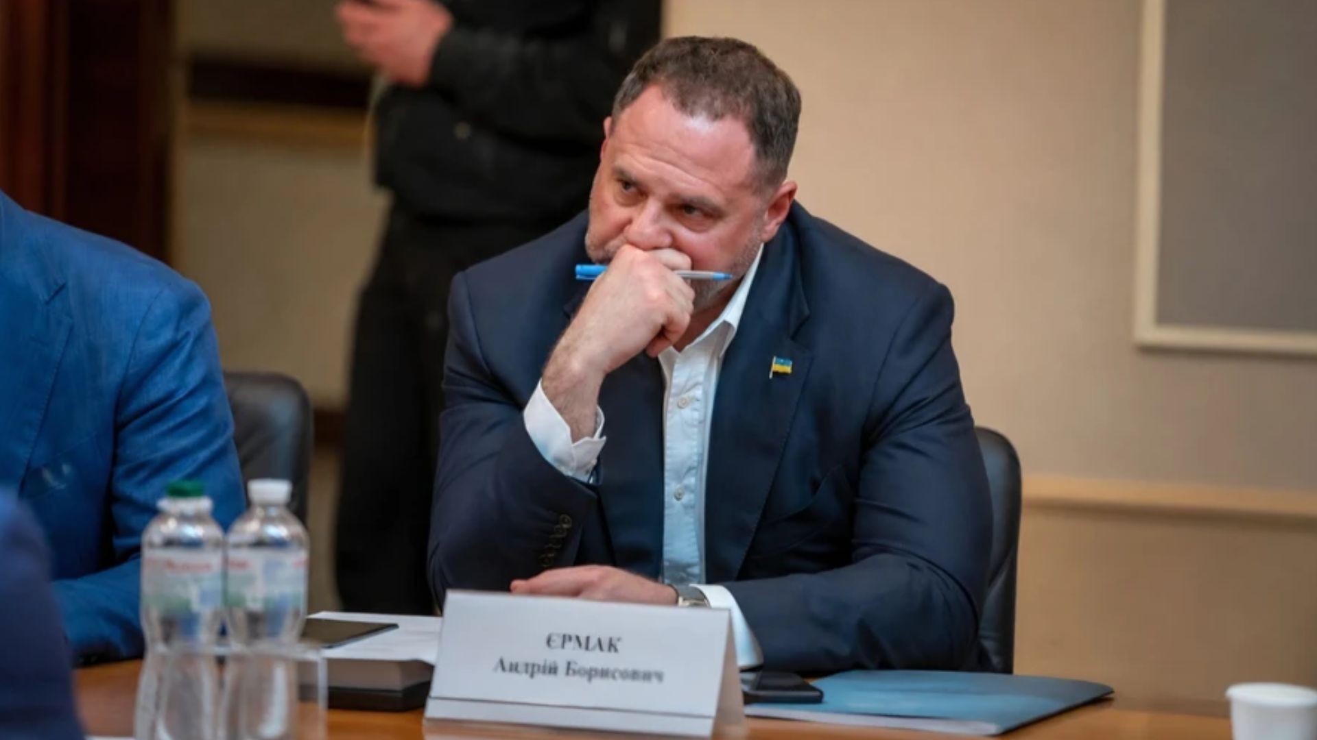 Фото до матеріалу: Єрмаку заборонили спілкуватися з ворожкою Веронікою Феншуй