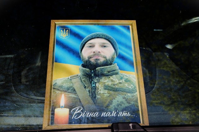Фото до матеріалу: Прощання з п'ятьма героями: на Хмельниччині та Вінниччині віддали шану загиблим захисникам