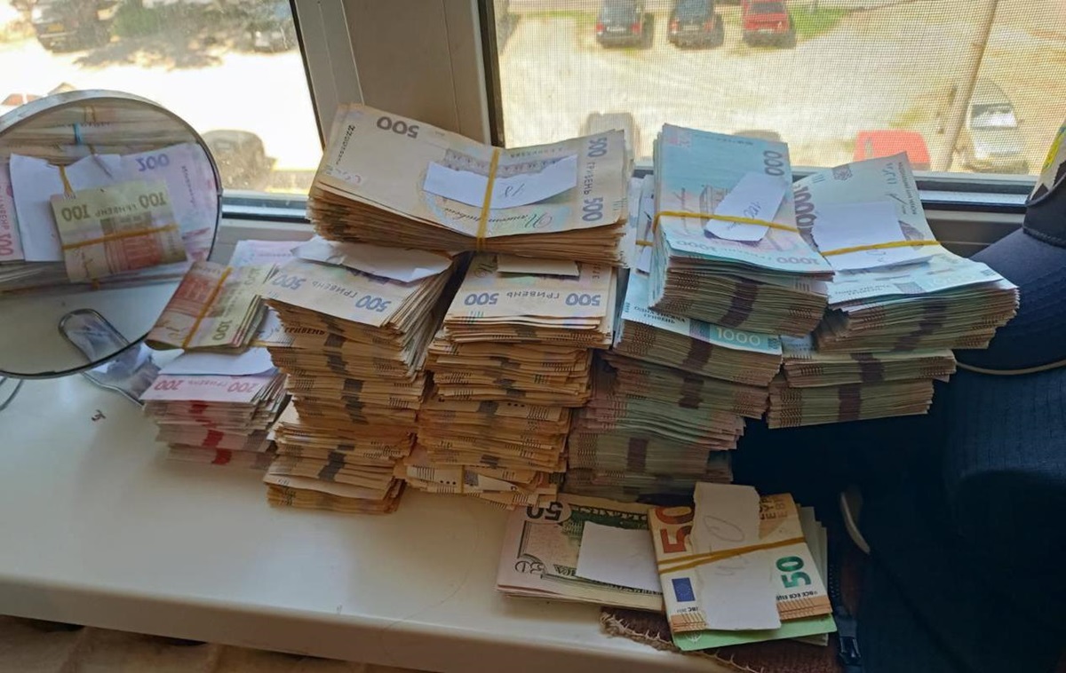 Фото до матеріалу: У медзакладах України викрили схему на 200 мільйонів