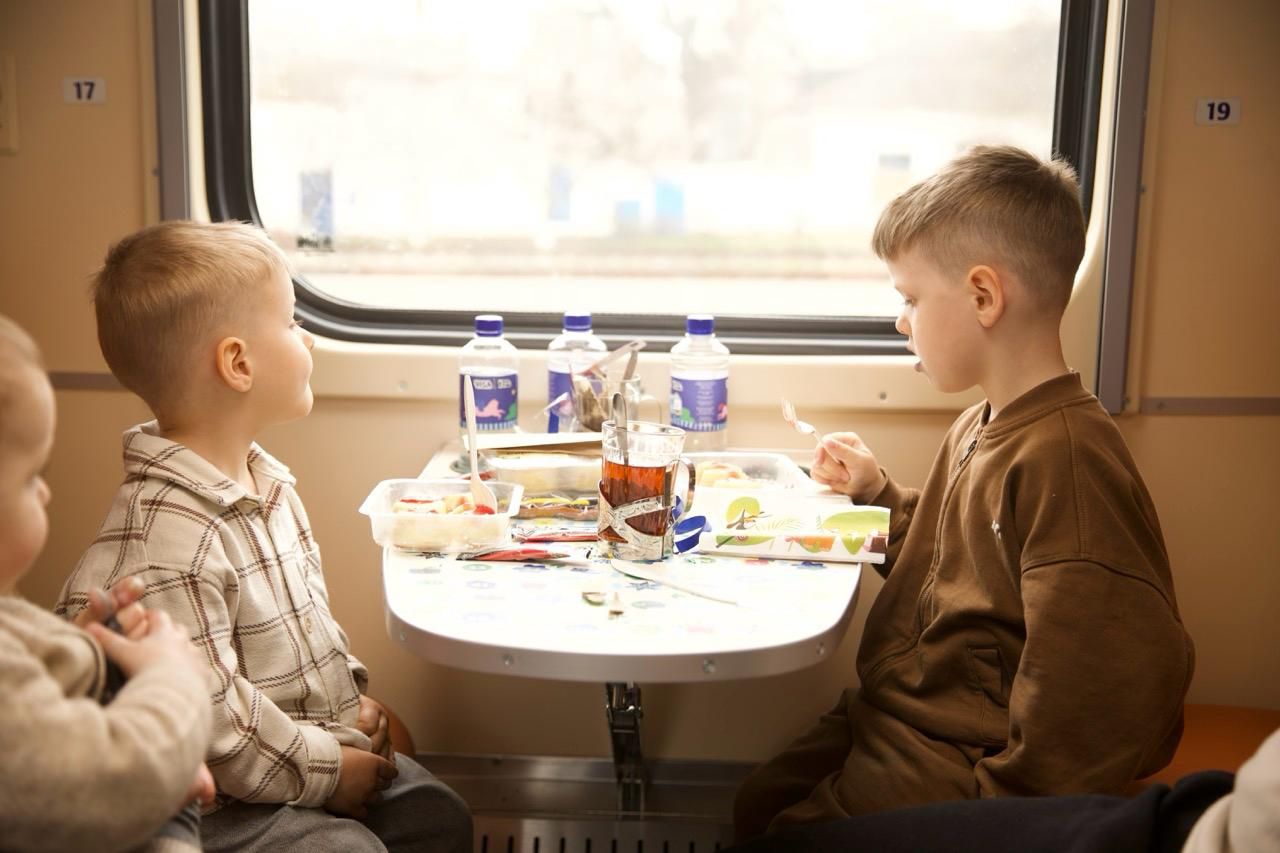 Фото до матеріалу: Через Полтавщину курсуватиме ще один поїзд із дитячим вагоном: Укрзалізниця розширює парк