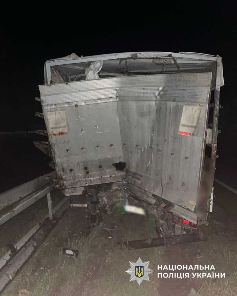 Фото до матеріалу: На Черкащині в ДТП загинув водій легковика, пасажирка госпіталізована