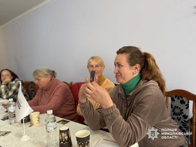 Фото до матеріалу: У Баштанці поліцейська провела інфо-сесію про психічне здоров'я для внутрішньо переміщених осіб