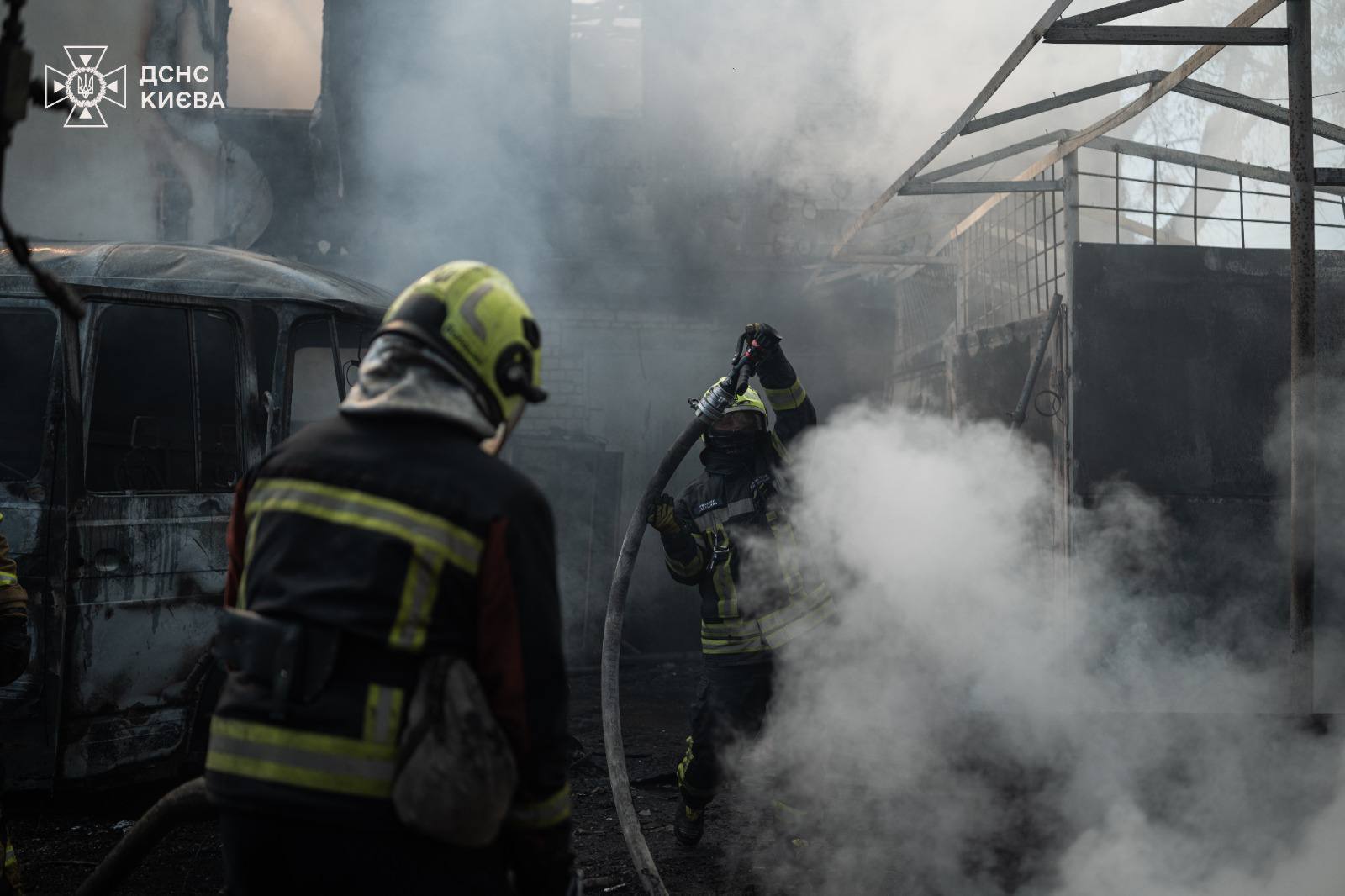 Фото до матеріалу: Пожежа біля Дарницької ТЕЦ у Києві: зупинився рух трамваїв, є жертви чи ні