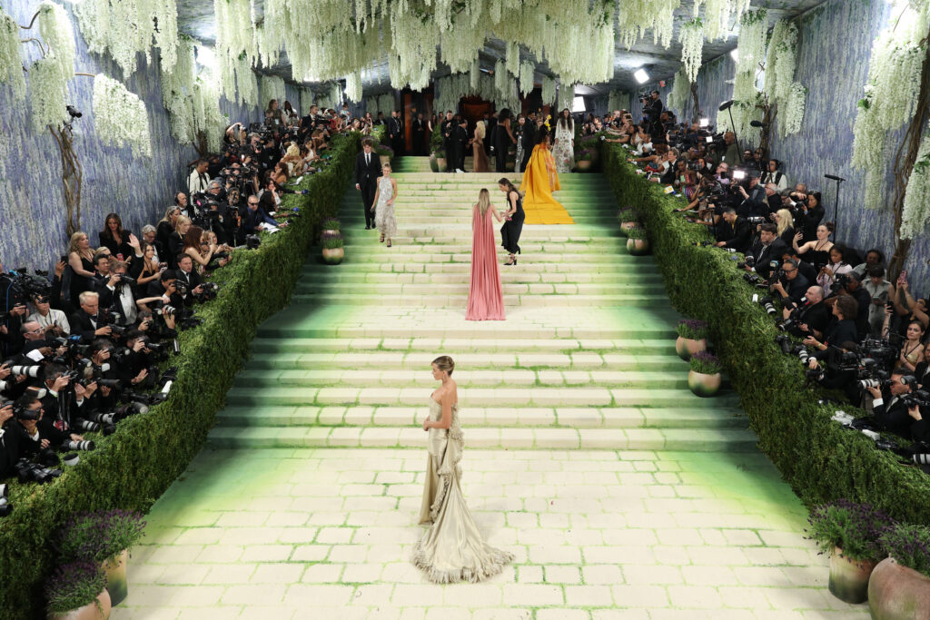 Фото до матеріалу: Met Gala 2026: від кіноплівки до штучного інтелекту — найяскравіші образи червоної дорожки