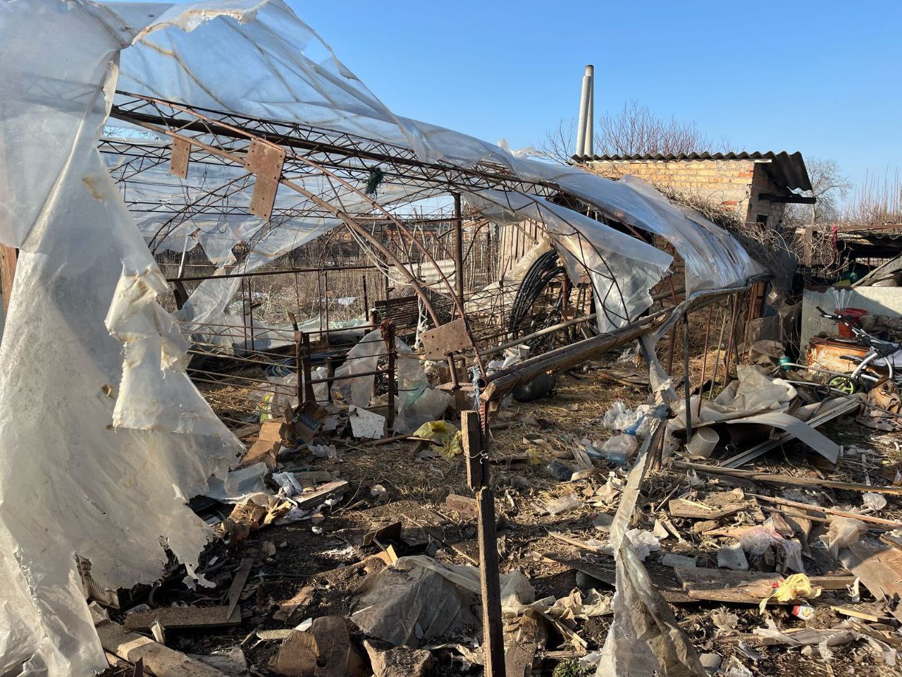 Фото до матеріалу: Нікопольський район зазнав 10 атак російських військ у річницю початку війни