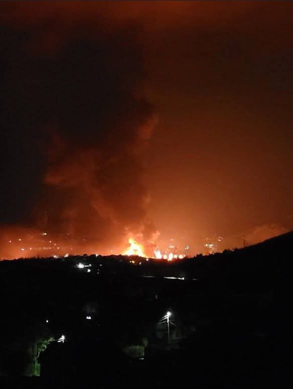 Фото до матеріалу: Дрони знову вдарили по Туапсе: після серії вибухів палає НПЗ (фото, відео)