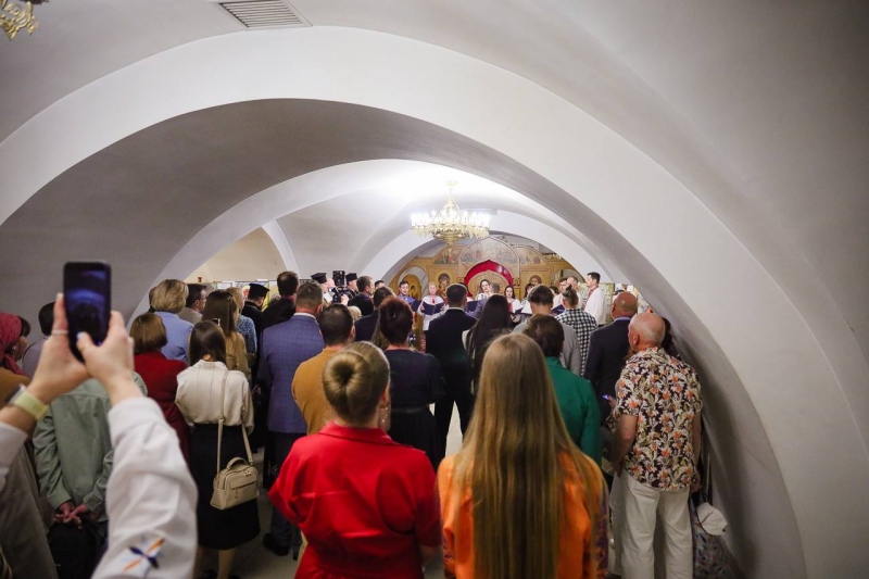 Фото до матеріалу: У Володимирі відкрили виставку Володимира Козюка «Мадонни українських міст»