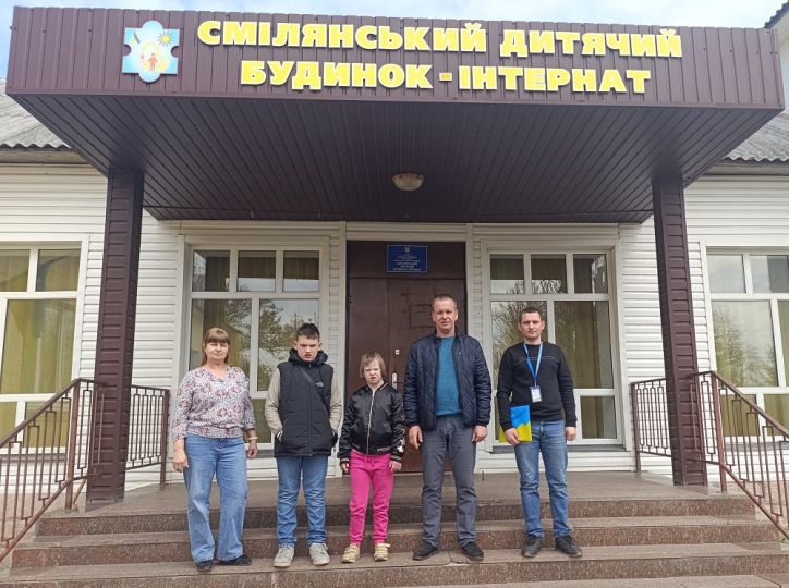 Фото до матеріалу: Міграційники Сміл допомогли шістьом особливим дітям отримати перший паспорт