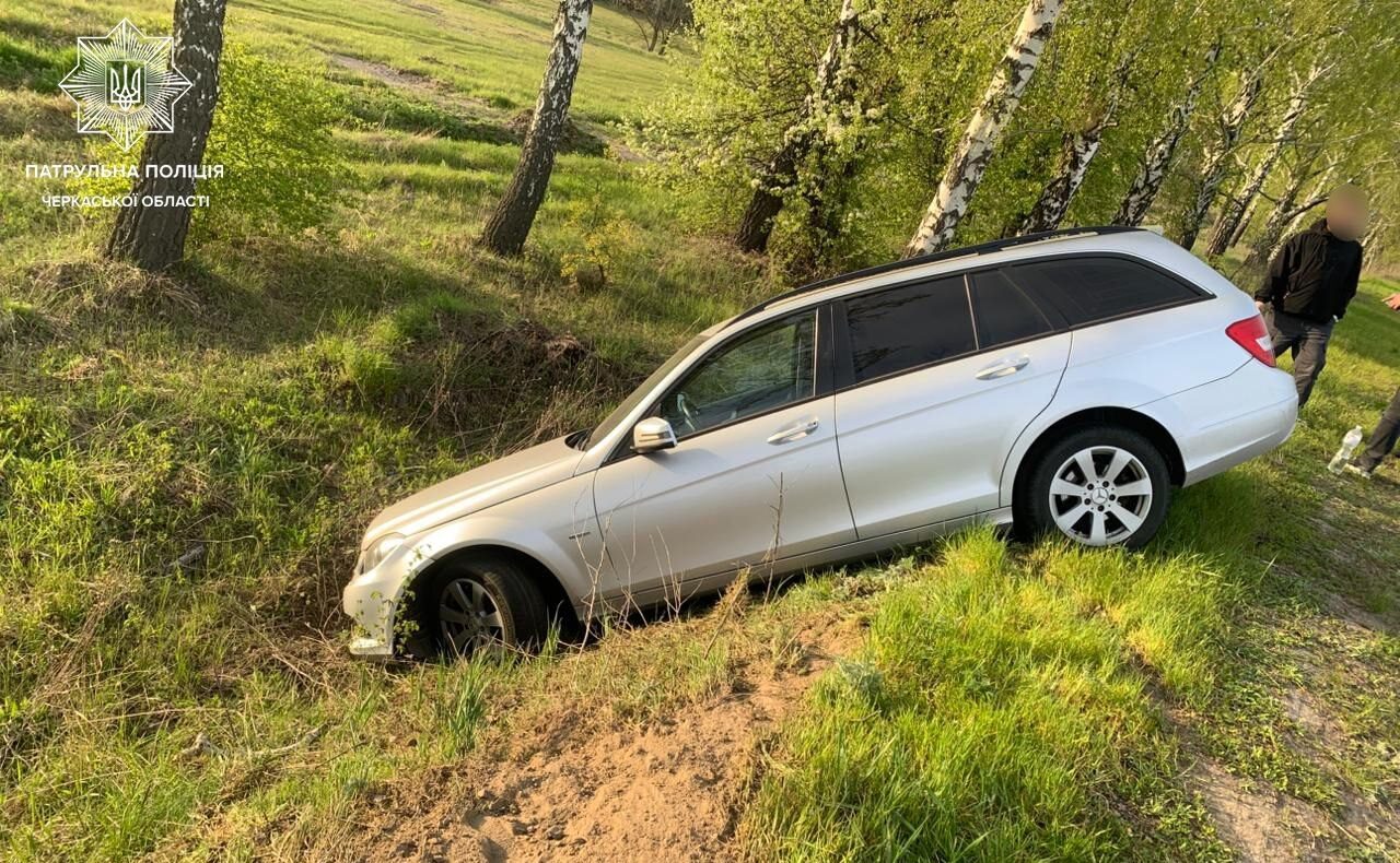 Фото до матеріалу: Водій ВАЗ 2101 зіпсував дорогу біля Благодатного і зник із місця ДТП