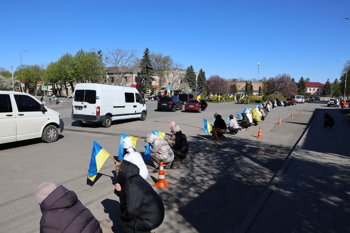 Фото до матеріалу: Стали небесним військом: із трьома захисниками попрощалися на Хмельниччині