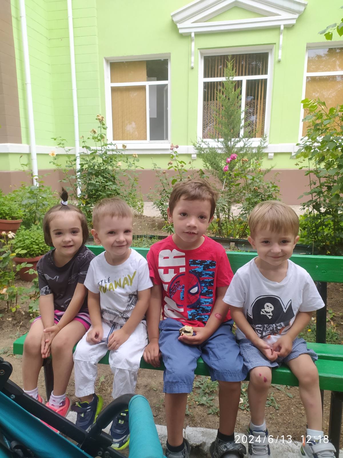 Фото до матеріалу: Вилківська пара стала домом для дев'яти дітей: історія патронатної сім'ї під час війни