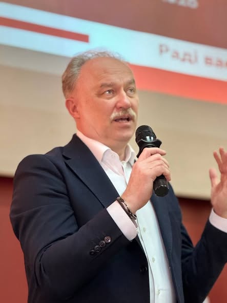 Фото до матеріалу: ІФНМУ завершив профорієнтаційний проєкт «IFNMU College: start your future»