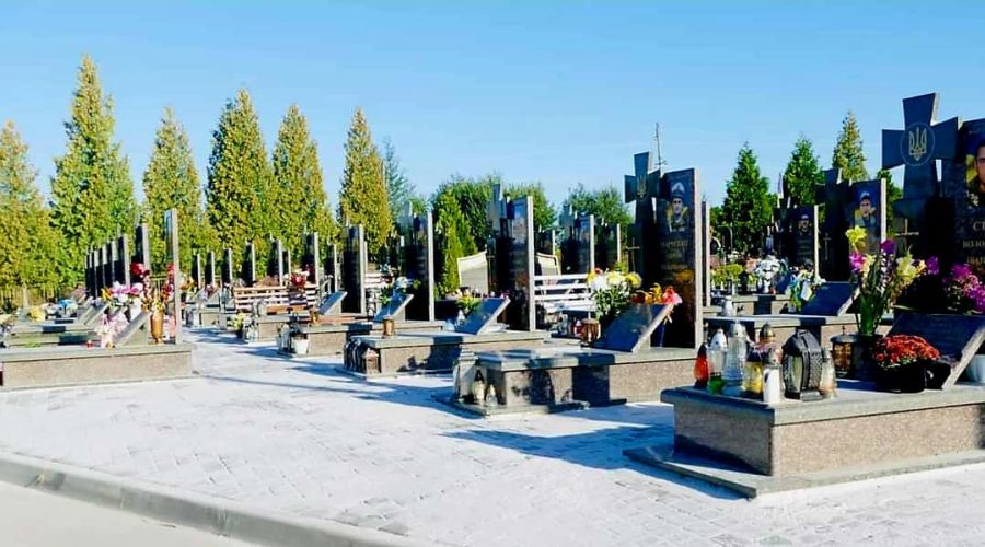 Фото до матеріалу: У Калуші підвищили допомогу на надгробки захисників до 65 тисяч гривень
