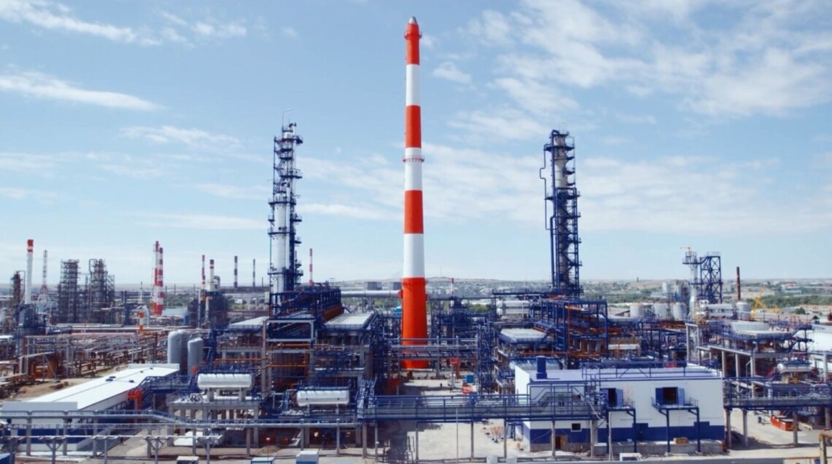 Фото до матеріалу: Генштаб повідомив про атаку на нафтопереробний завод у російському Орську
