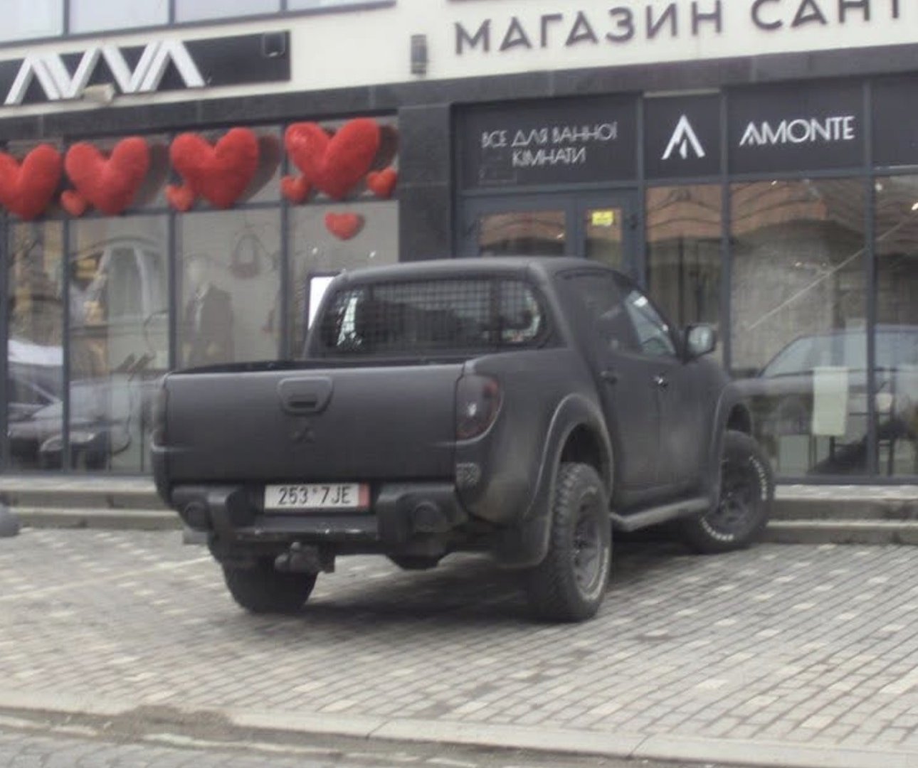 Фото до матеріалу: Скандал на Тячівщині: авто для фронту чи особисте користування?