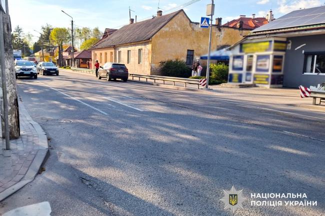Фото до матеріалу: В Острозі автівка збила 11-річну дівчинку