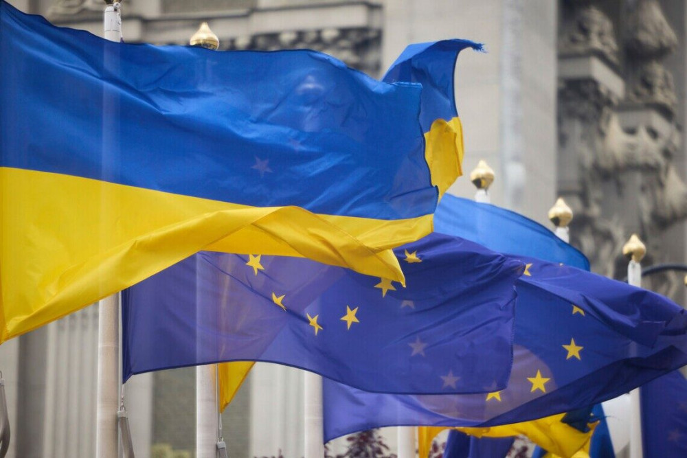 Фото до матеріалу: ЄС відмовляється евакуувати посольство з Києва