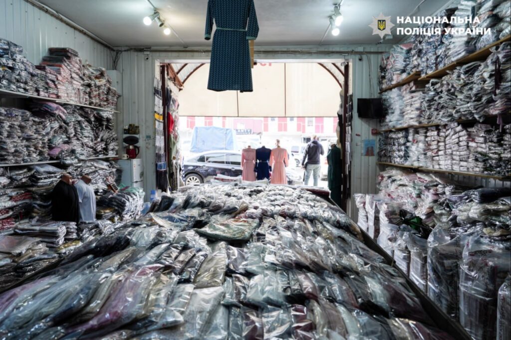 Фото до матеріалу: На 7 кілометрі продавали гуманітарку з Туреччини – на постраждалих від війни “наварили” 44 млн.грн. (ФОТО, ВІДЕО)