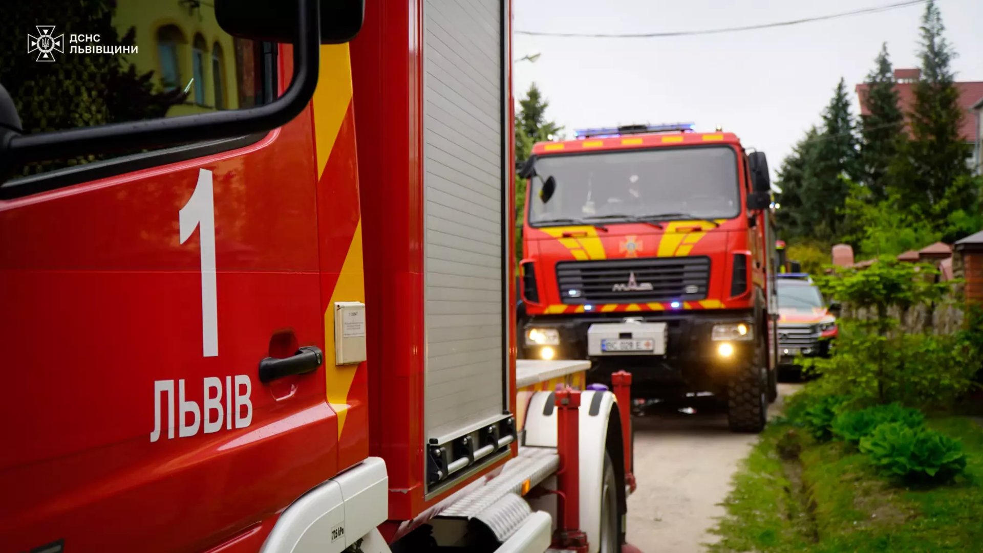 Фото до матеріалу: Попали в пожежу в Винниках: чоловік отримав опіки, будинок врятували
