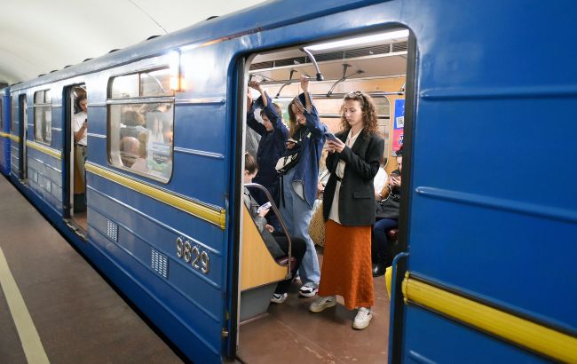 Фото до матеріалу: Трагедія біля метро «Політехнічний інститут»: у Києві переглянуть правила використання дефібриляторів