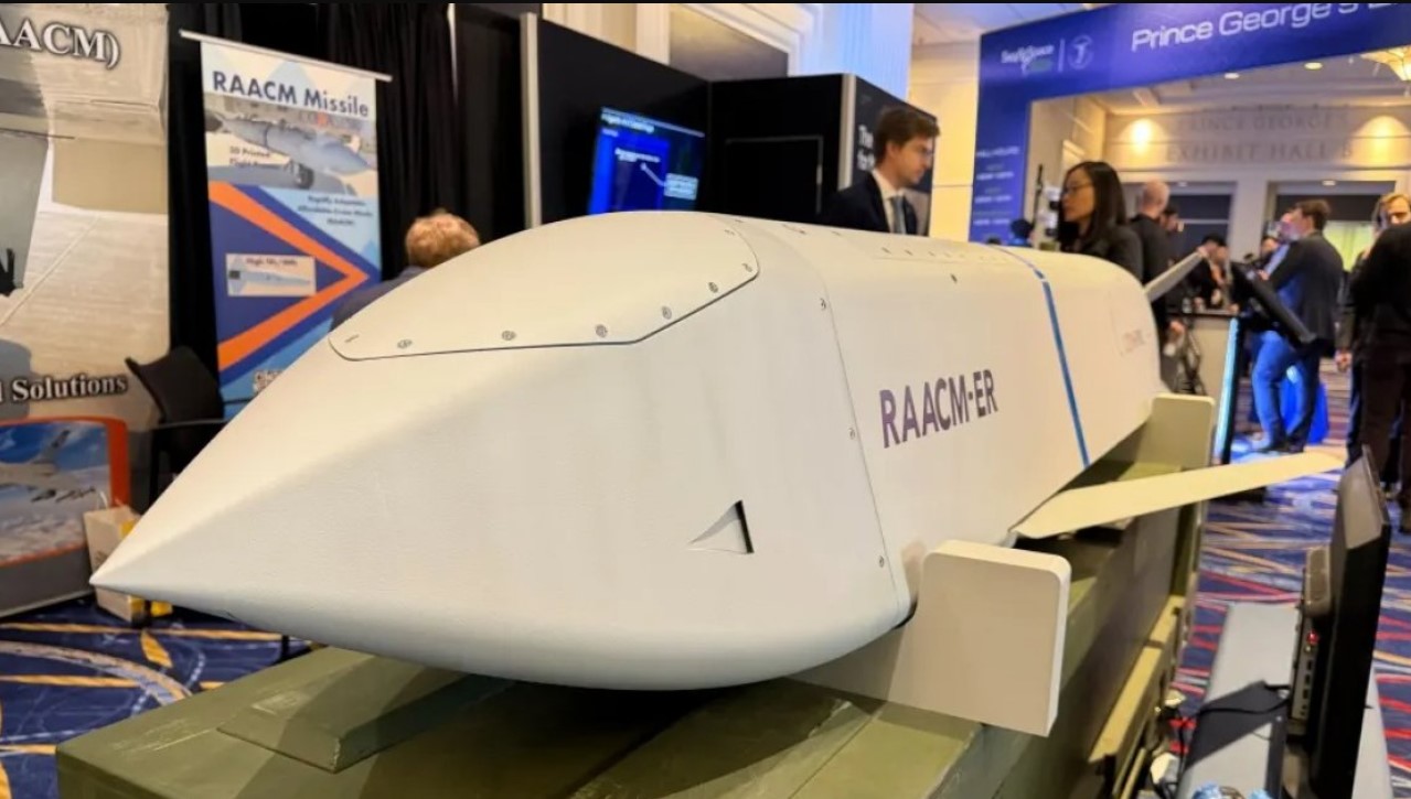 Фото до матеріалу: У США створили бюджетну ракету RAACM-ER: чи отримає Україна?