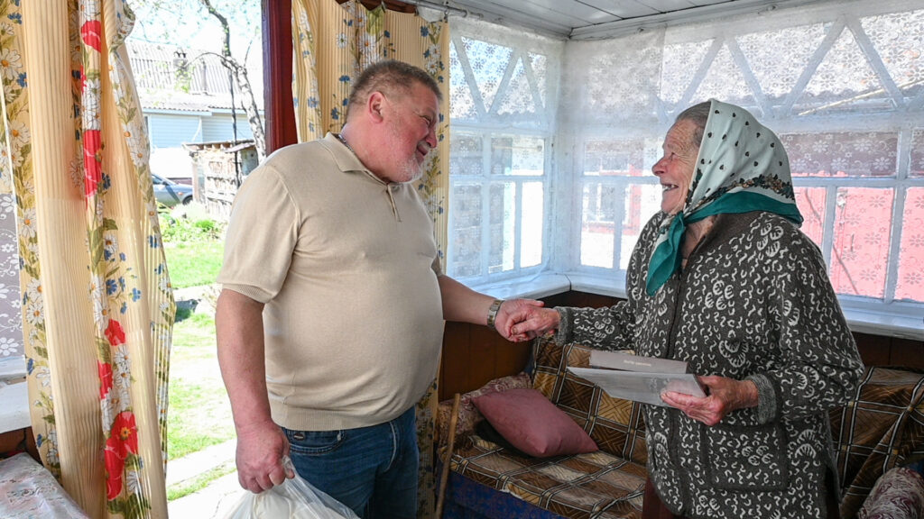 Фото до матеріалу: Галина Мельник відзначила 90-річчя: привітання від Олександра Мігея у Баранівці