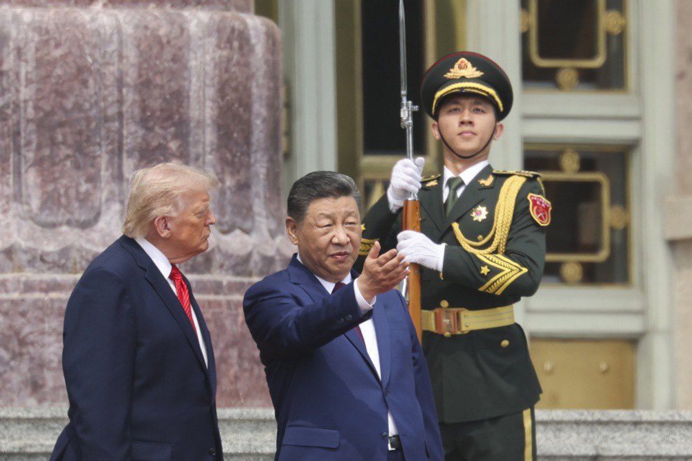 Фото до матеріалу: Трамп назвав перемовини з Сі чудовими (фото)