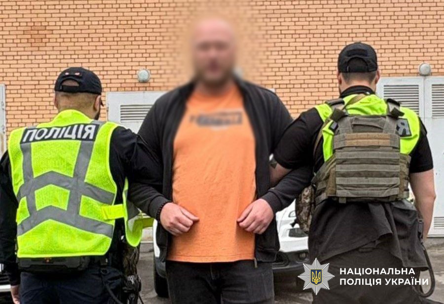 Фото до матеріалу: Киянин пошкодив кілька авто під час паркування та намагався переїхати пішохода