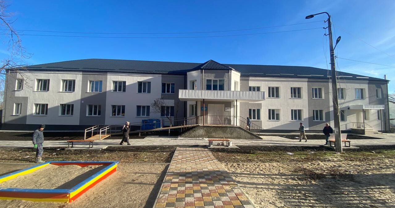Фото до матеріалу: Відбудовані школи, лікарні та ТРЦ: що відновили на Київщині у 2024 році