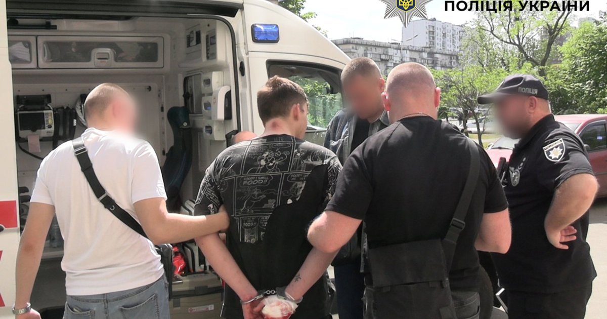 Фото до матеріалу: Трагедія на Оболоні: 22-річний хлопець впав з 11-го поверху, втікаючи від нападника