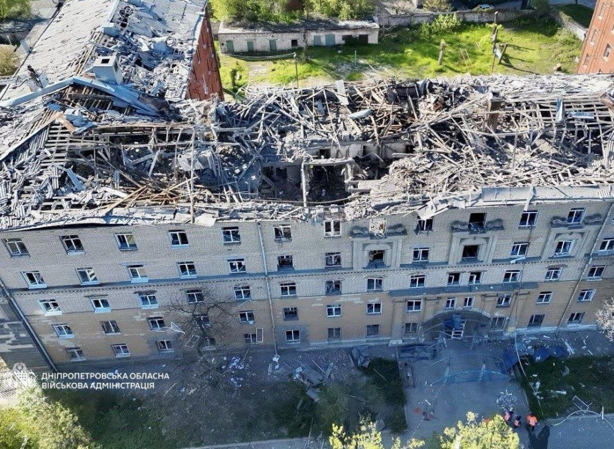 Фото до матеріалу: Російські дрони влучили у Кривий Ріг: поранені діти та руйнування житла