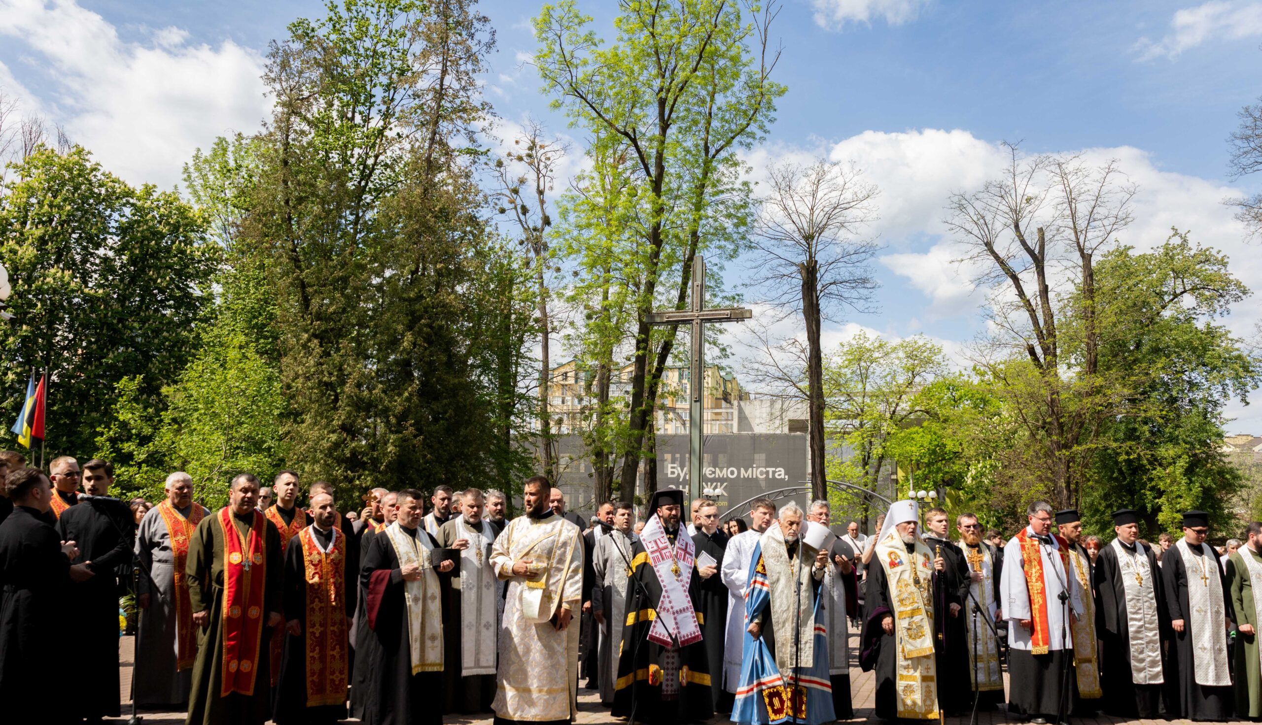 Фото до матеріалу: День міста Івано-Франківська розпочався з молитви за захисників