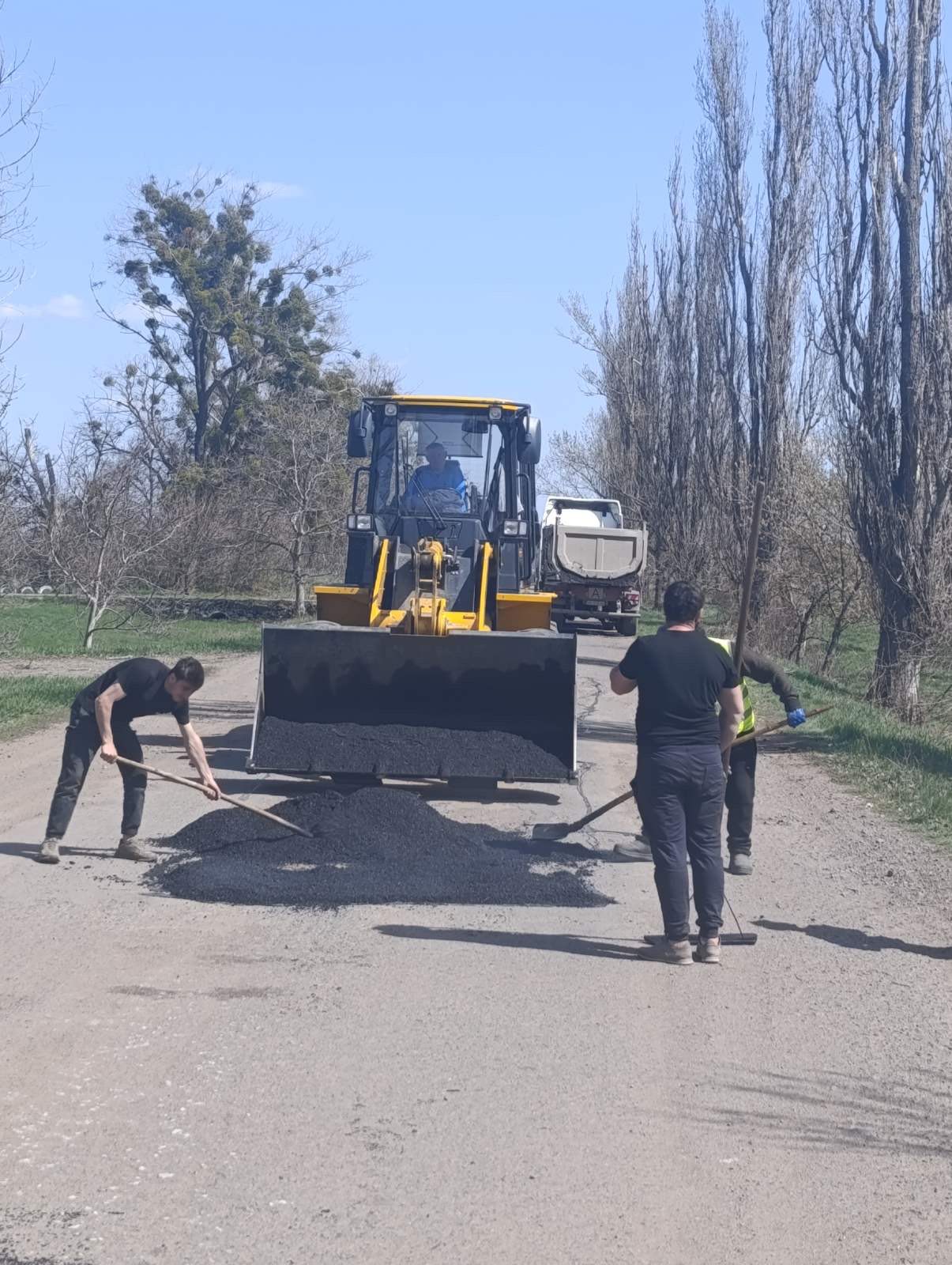 Фото до матеріалу: У Дашеві завершили ремонт дороги до нового кладовища