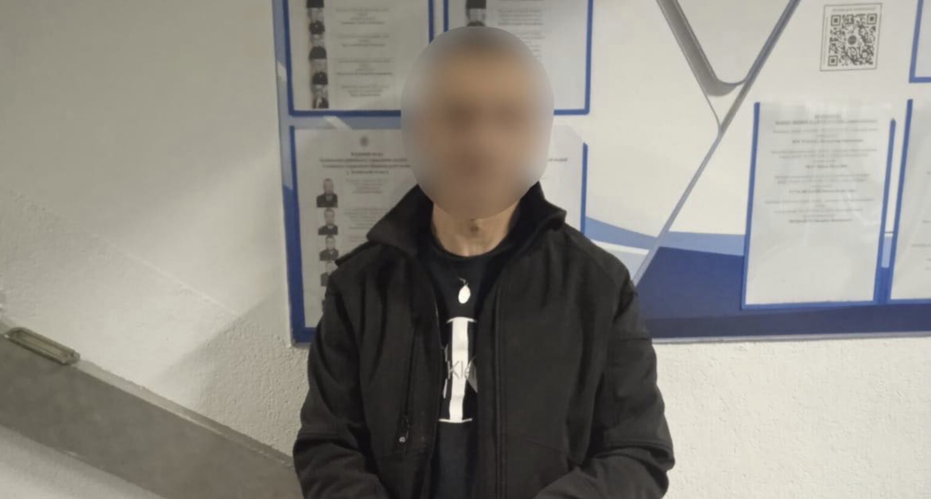 Фото до матеріалу: У Львові 13-річну дівчину звільнили після того, як її затримали з ножем у шию