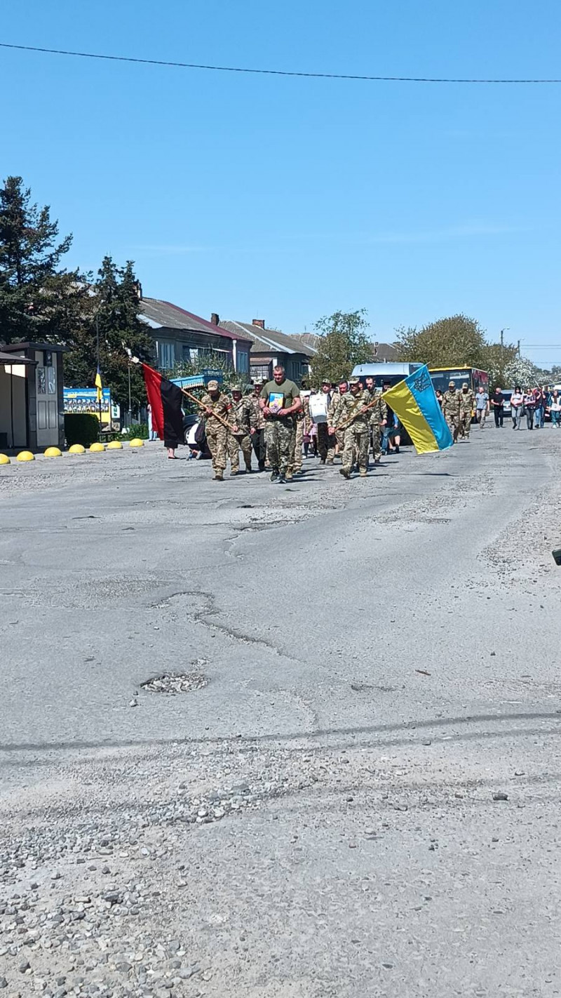 Фото до матеріалу: У Мар'янівській громаді попрощалися з воїном Володимиром Кожевніковим