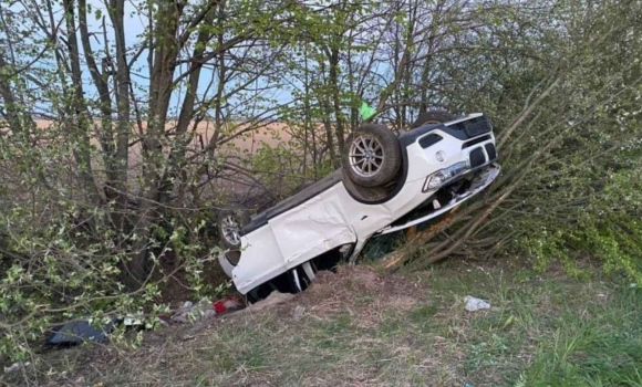 Фото до матеріалу: Під Тивровом п'яний водій ВАЗ протаранив паркан: загинув пасажир