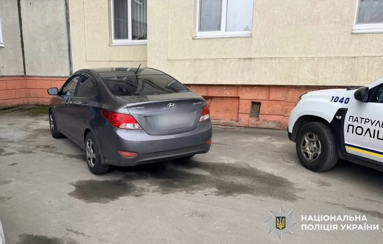 Фото до матеріалу: На Київщині водій легковика у дворі будинку збив 10-річну дівчинку: дитину госпіталізували. Подробиці та фото