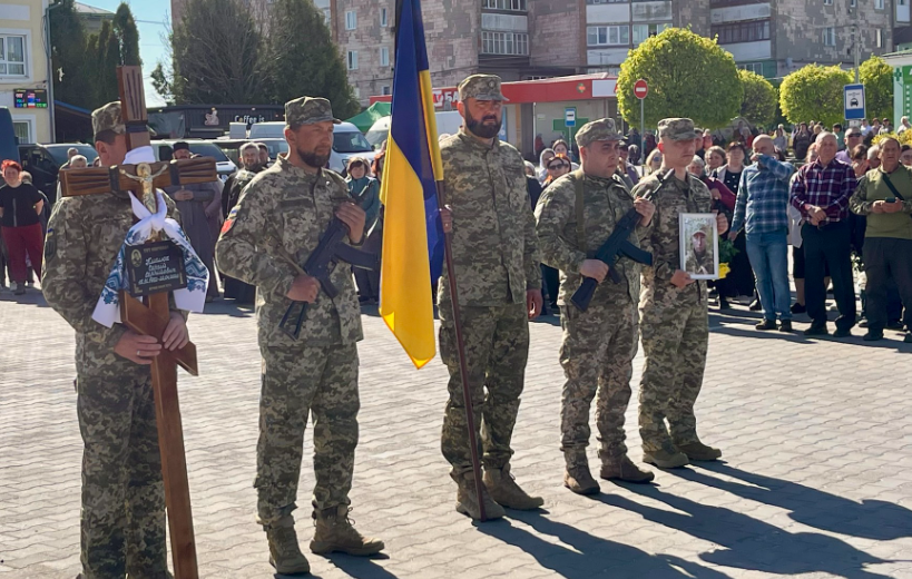 Фото до матеріалу: Корець прощається із захисником України Сергієм Кислюком